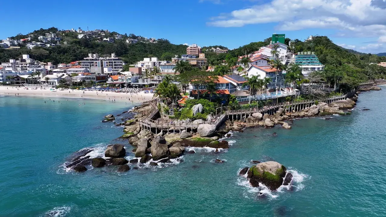 Vista da cidade de Bombinhas, Santa Catarina